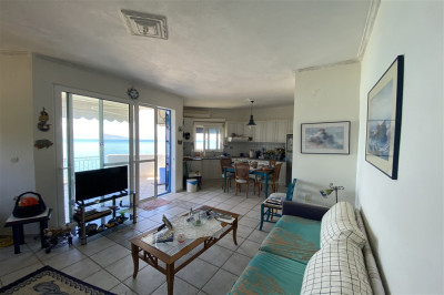 Nikiana Beachside Apartment & Studio 03.jpg